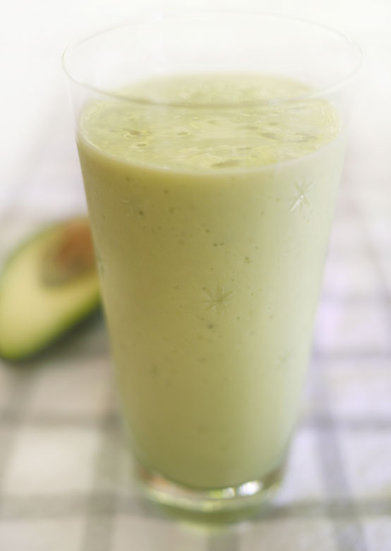 Lees meer over het artikel Groene avocado smoothie